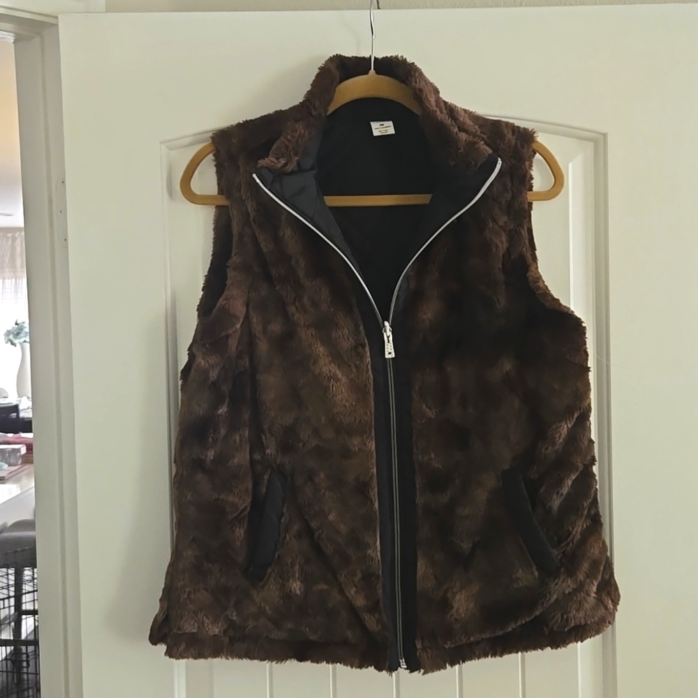 Faux fur sporty vest